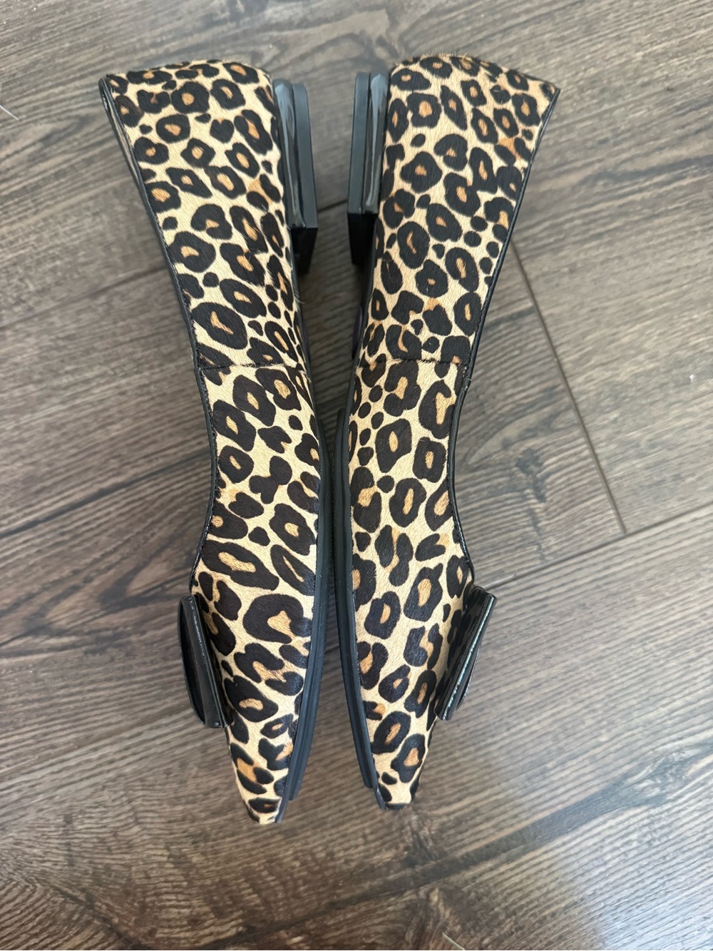 me Too NWOT Leopard Print Pointed Toe Flats with Black Patent Bow 8 - Picture 9 of 10